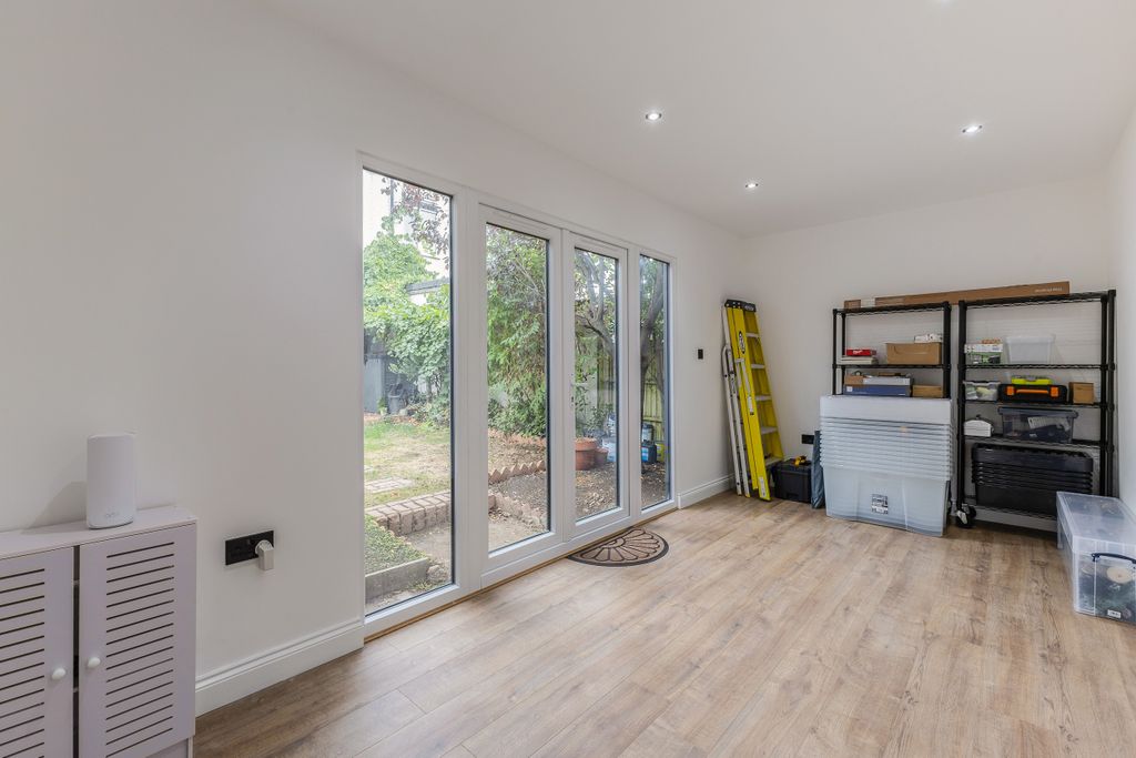 Property photo 3 of 33