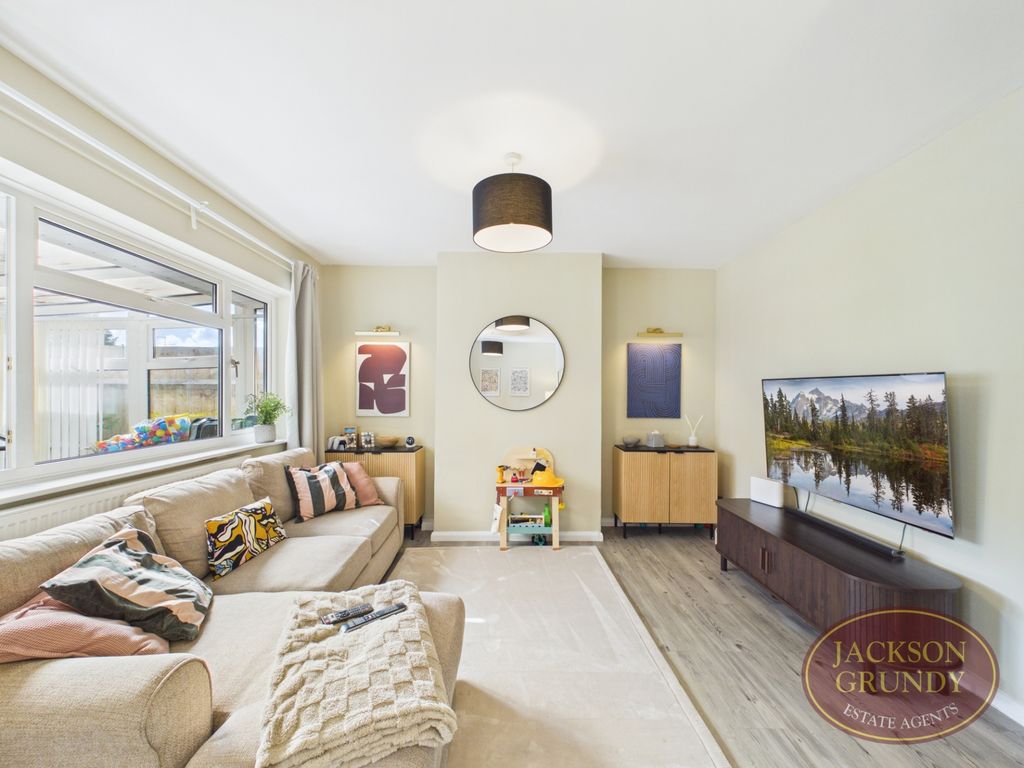 Property photo 2 of 18 Draycott Close