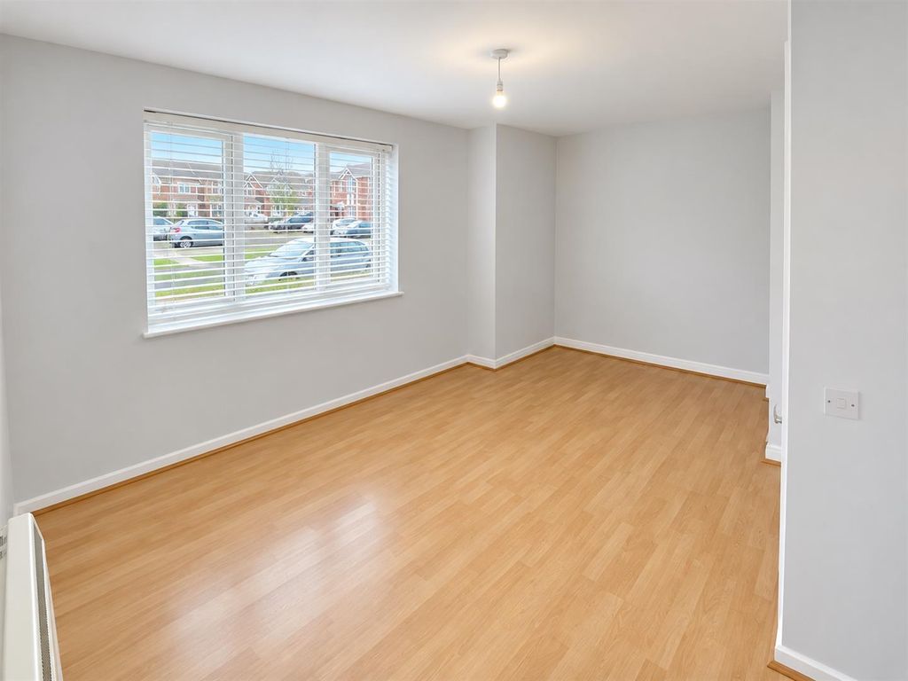 Property photo 3 of 10 Ea2Cedfa-ba15-4904-B8A1-A10Bf4Ad97c2.Png