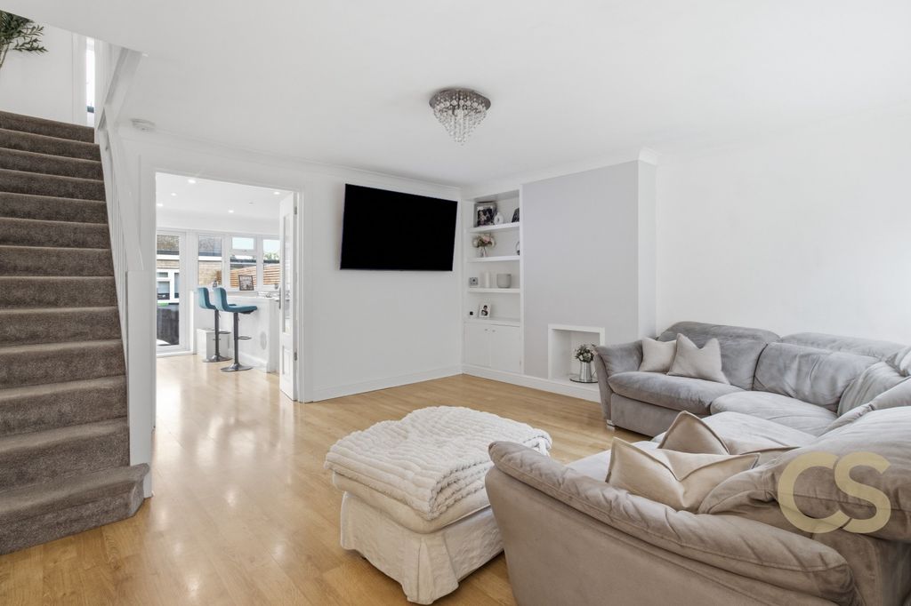 Property photo 2 of 13 5600063