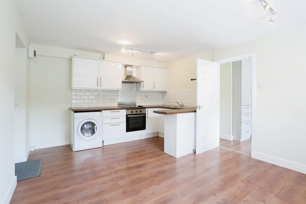 Property photo 1 of 14 Bedroom 1