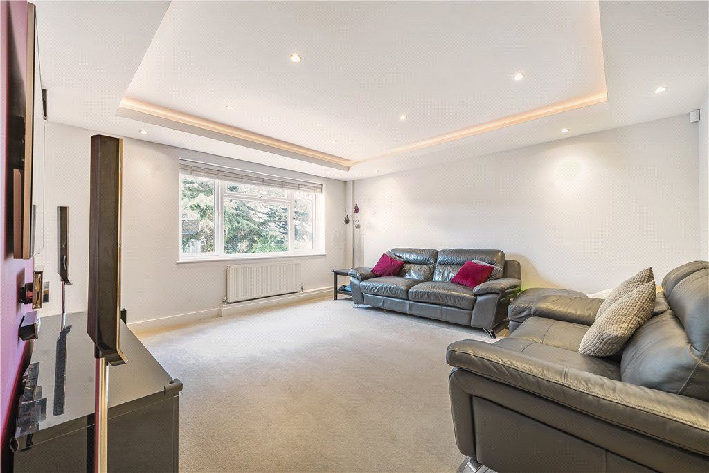 Property photo 3 of 22 Living Room