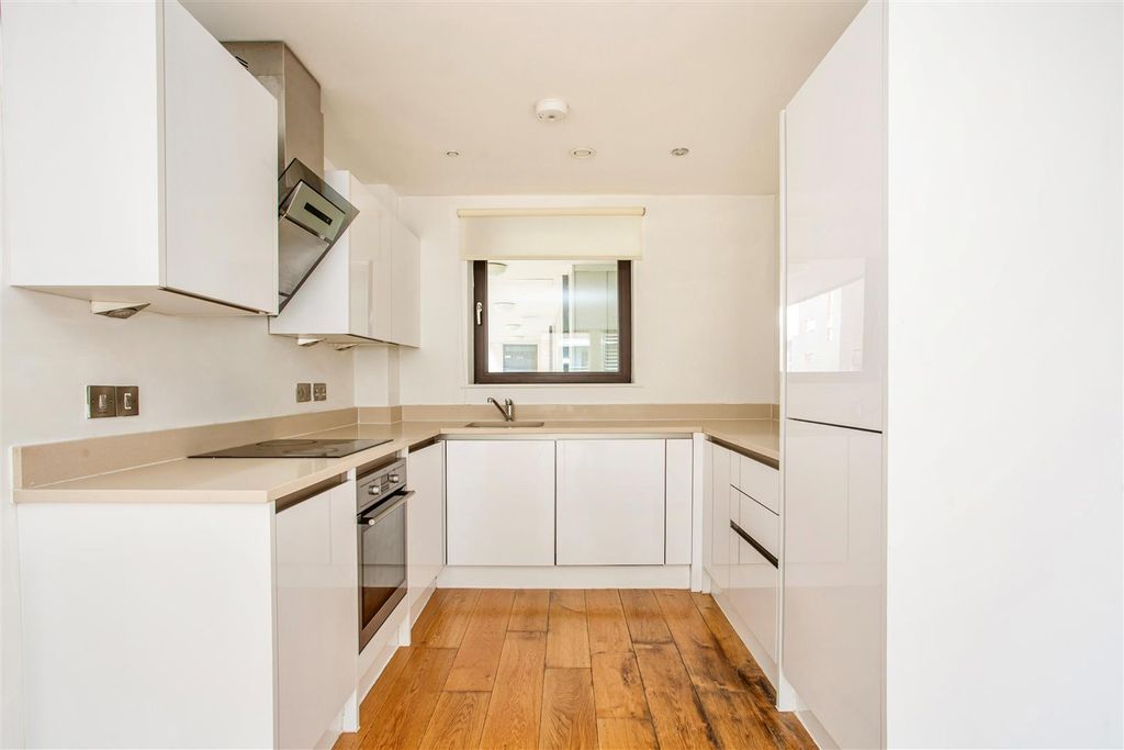 Property photo 2 of 11 Kitchen