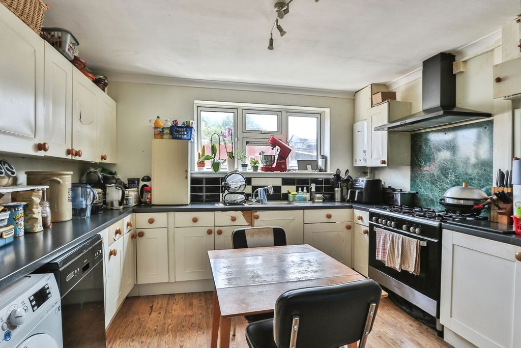 Property photo 2 of 17 Photo