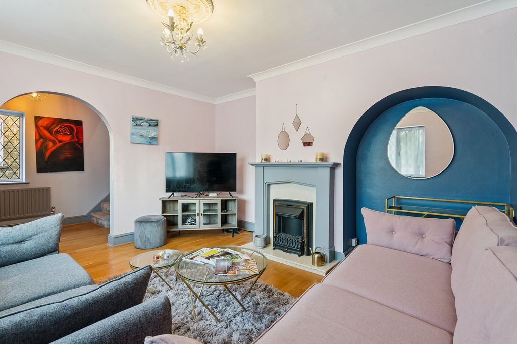 Property photo 2 of 25