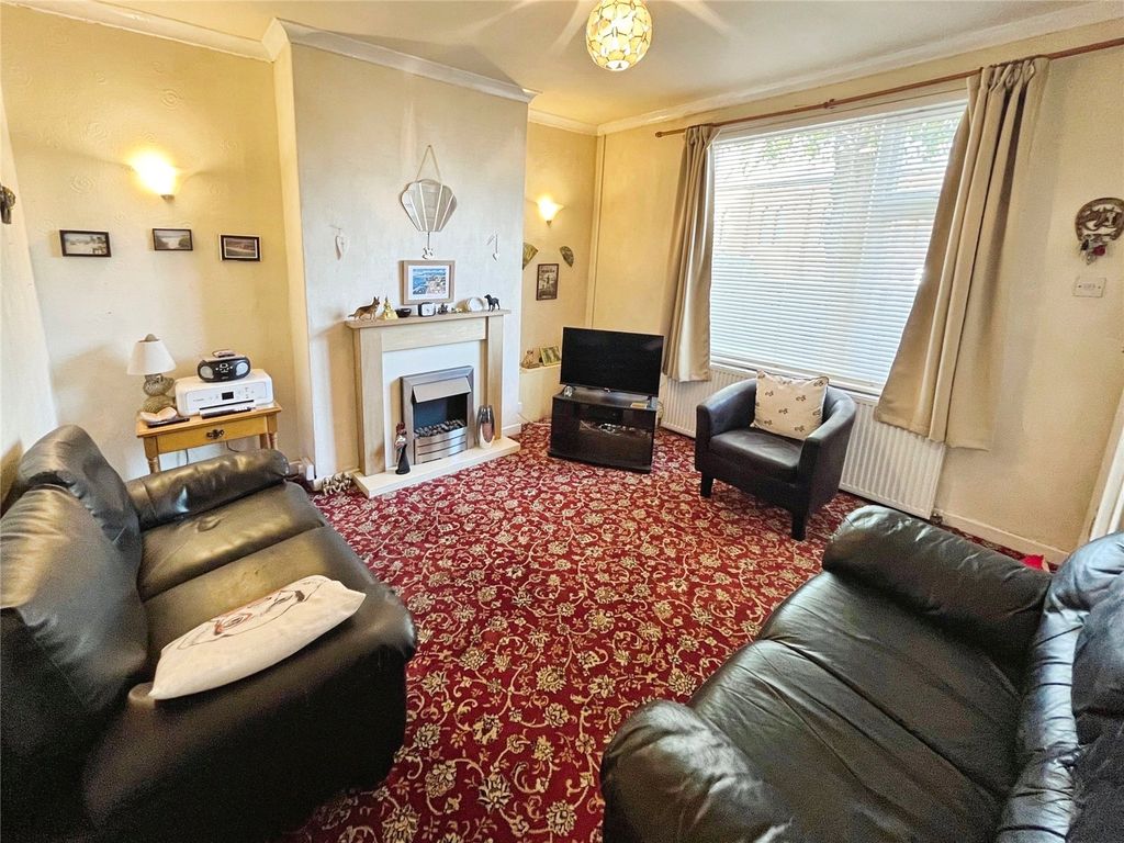 Property photo 2 of 16 Lounge