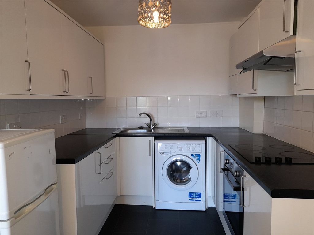 Property photo 3 of 6 Kitchen