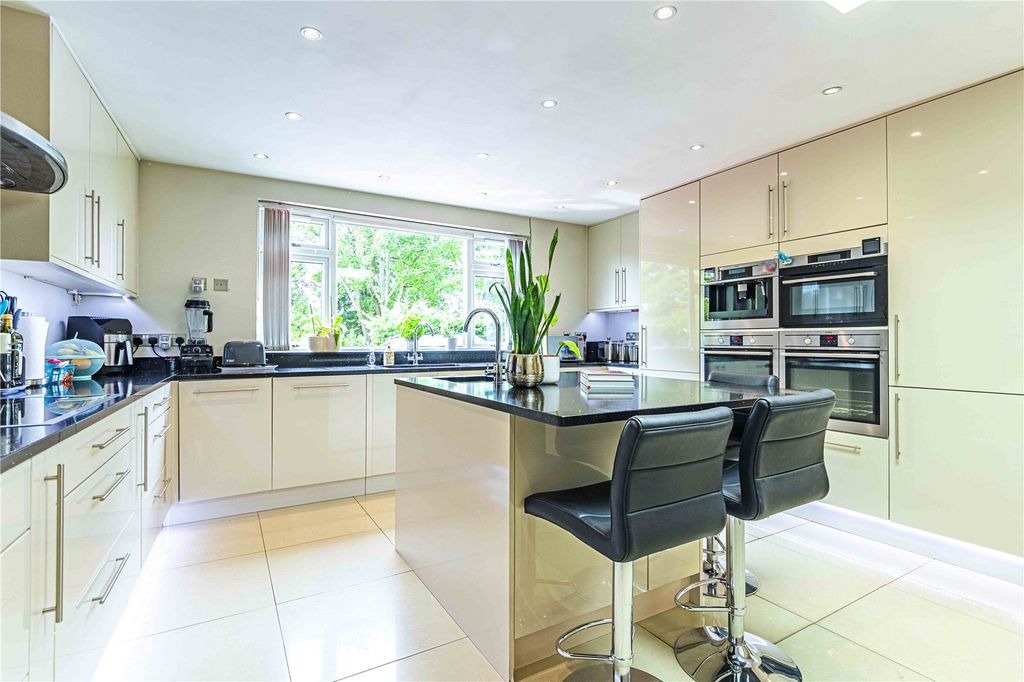 Property photo 1 of 38 Picture No. 46