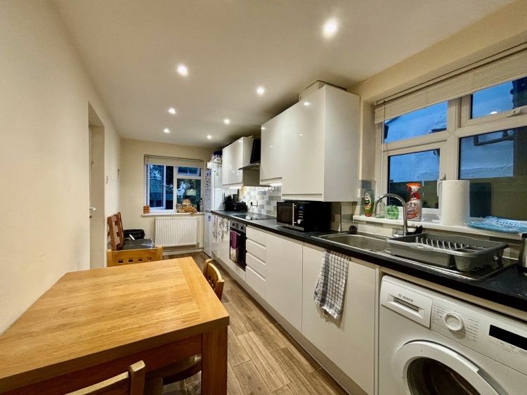 Property photo 3 of 8 Kitchen