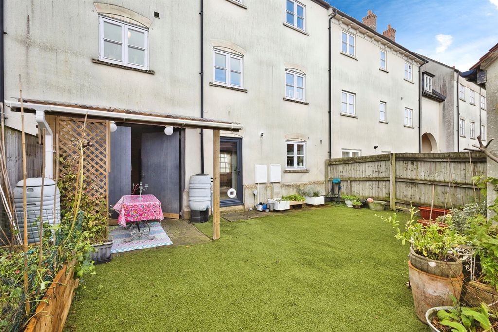 Property photo 3 of 19