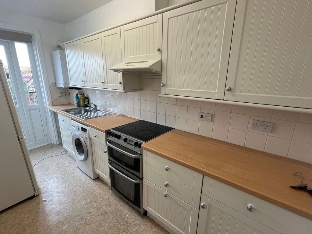 Property photo 2 of 6 Kitchen