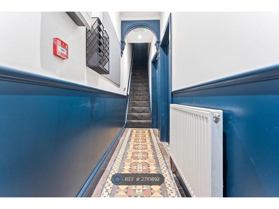 Property photo 1 of 14 Entrance Hallway