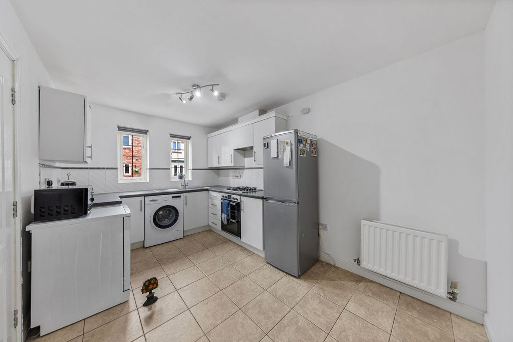 Property photo 3 of 23
