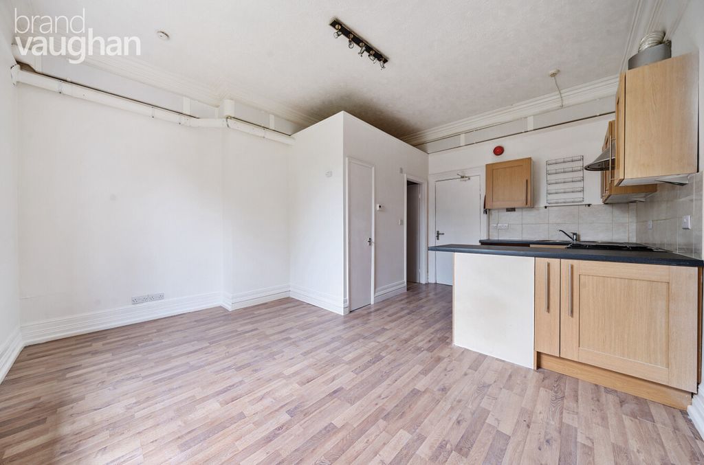 Property photo 2 of 8 Studio