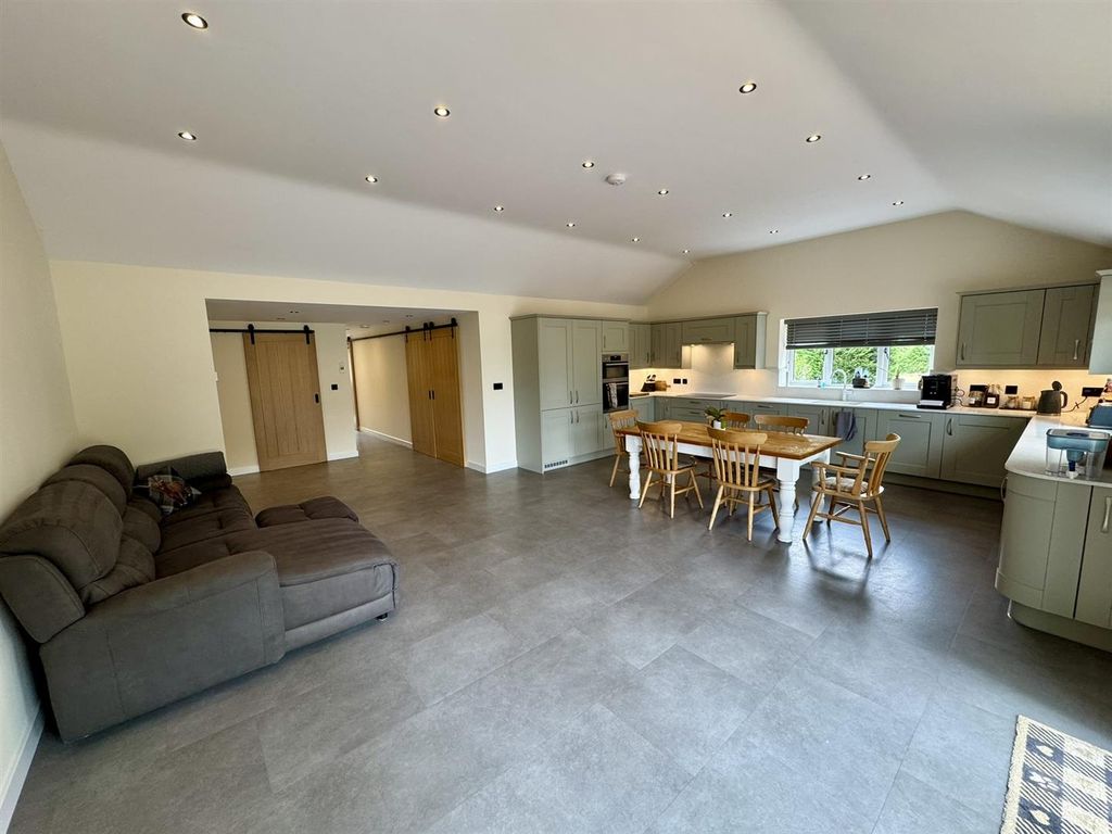 Property photo 3 of 16 Kitchen/Diner/Lounge