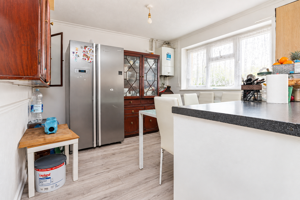 Property photo 3 of 10 Kitchen