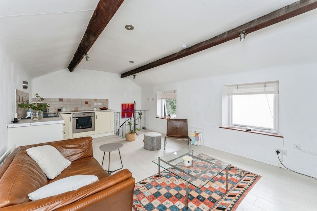 Property photo 2 of 14 Photo