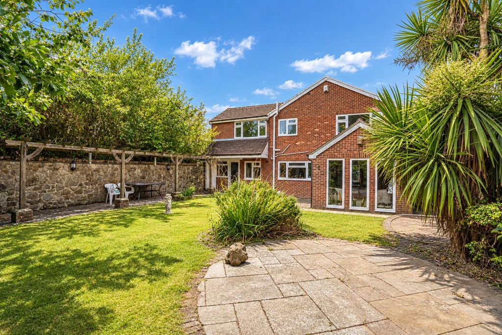 Property photo 2 of 36 73268643-806E-4c6c-9c52-F15A4Fb891Bf.Png