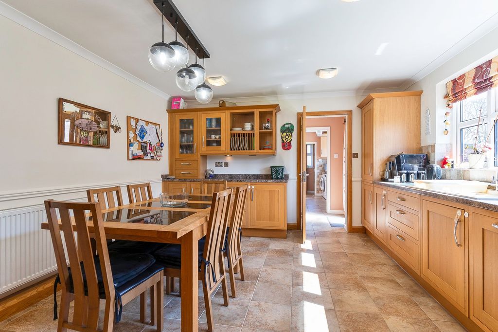 Property photo 3 of 42
