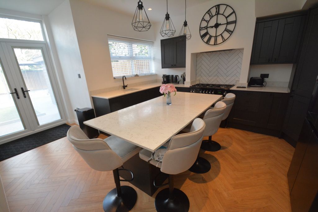 Property photo 3 of 15 Kitchen