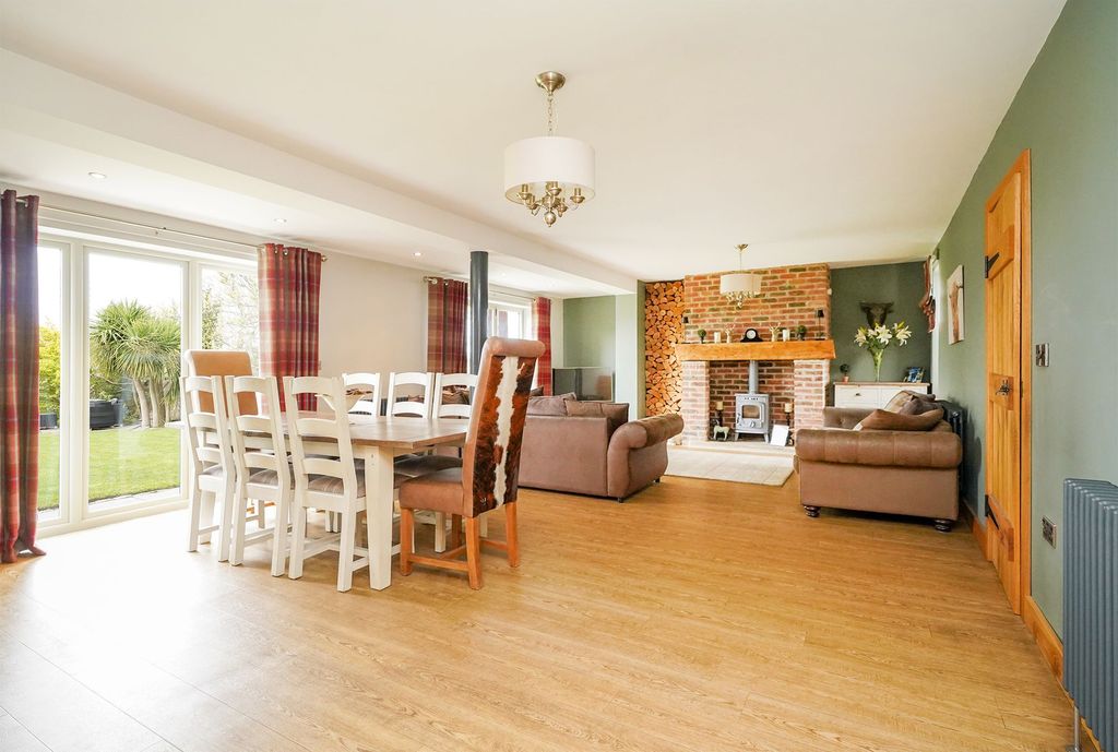 Property photo 2 of 34