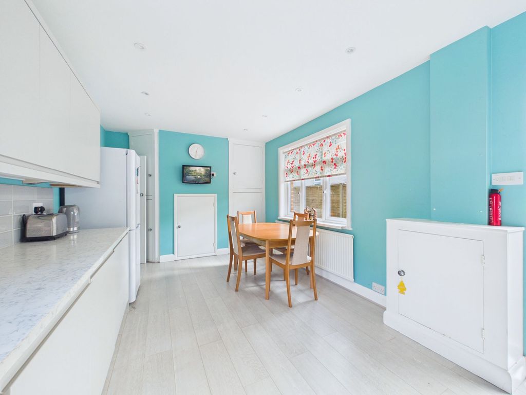 Property photo 3 of 17 Kitchen