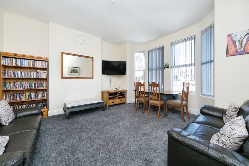 Property photo 2 of 15 Flat 1 Lounge