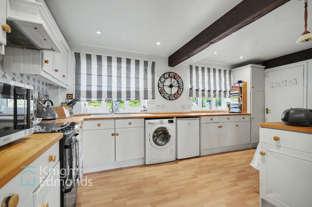 Property photo 3 of 37 Kitchen