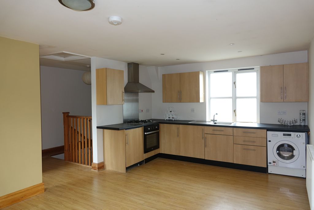 Property photo 2 of 6 Kitchen