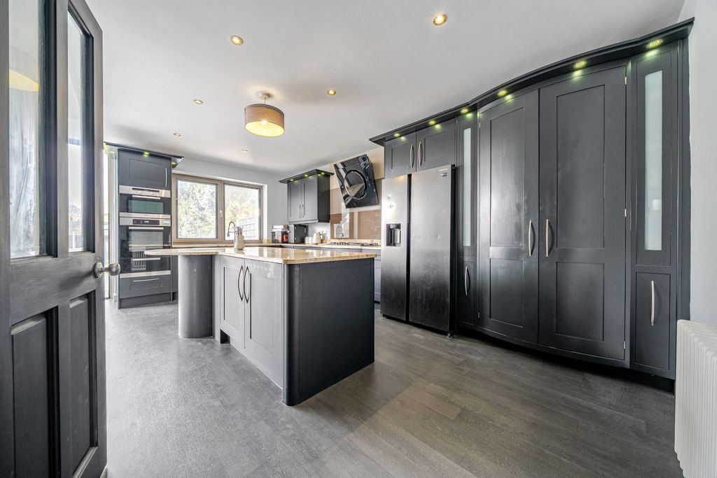 Property photo 2 of 31 1423322-22-69A70d...