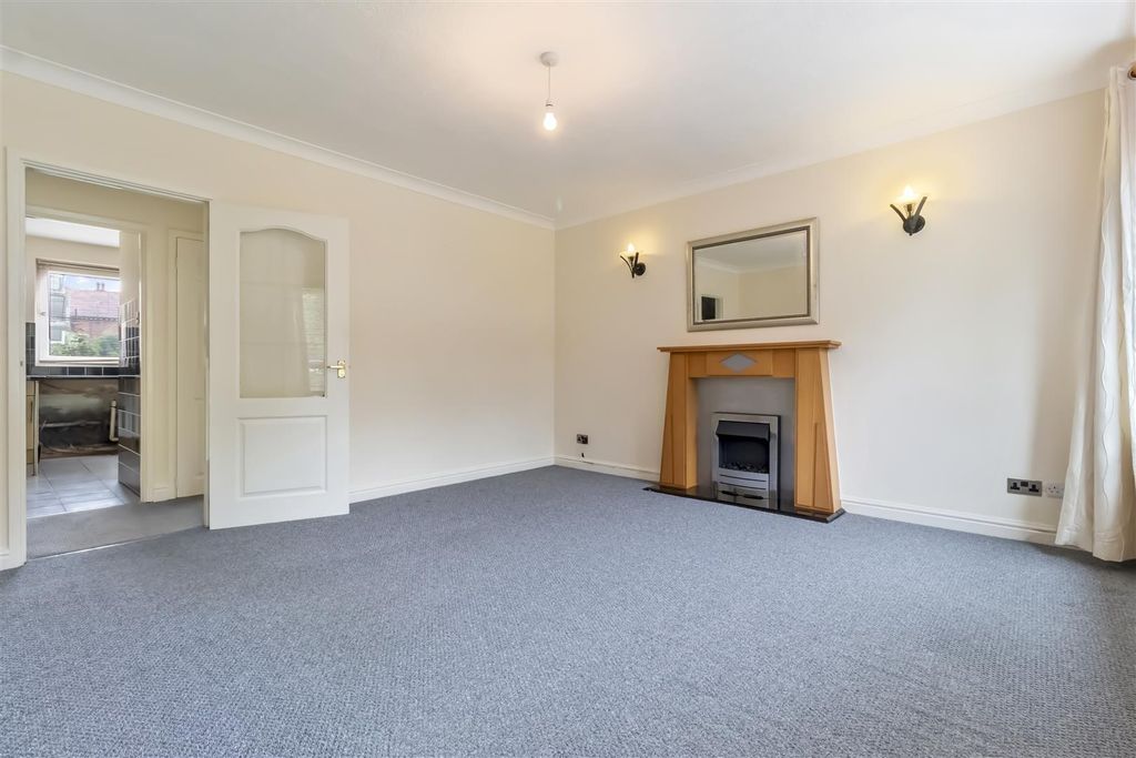 Property photo 3 of 14 8 High Pines x-006.Jpg
