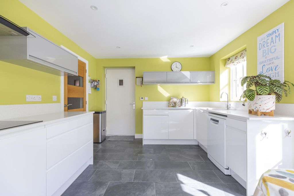 Property photo 3 of 20 Kitchen