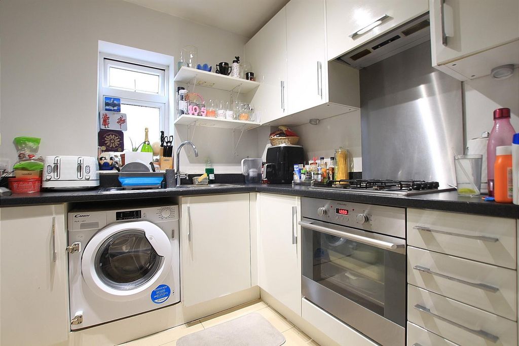 Property photo 2 of 8 Kitchen