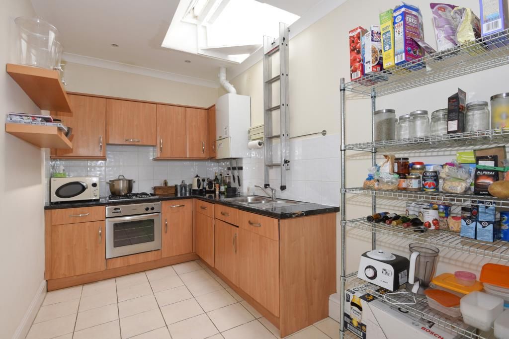 Property photo 3 of 12 Kitchen