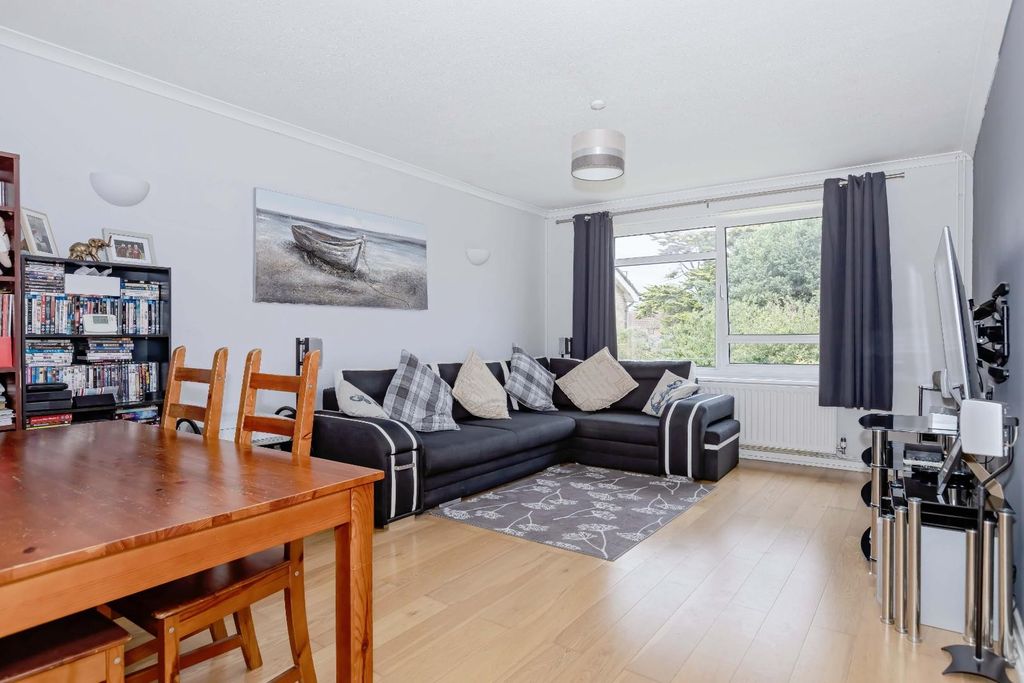 Property photo 3 of 10 Russel Court.Jpg