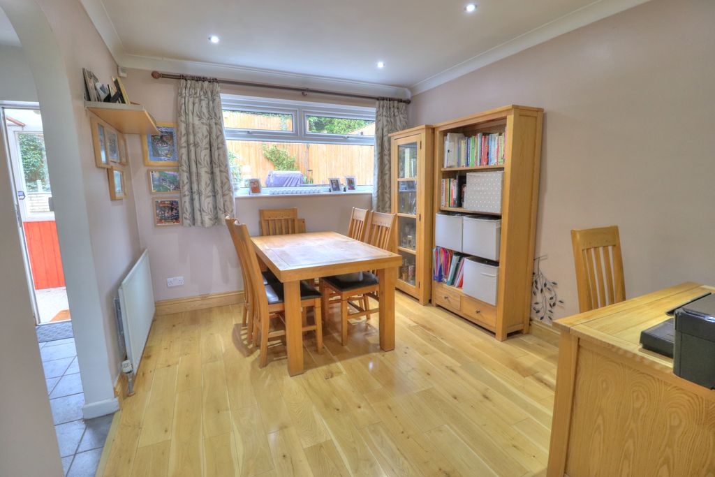 Property photo 3 of 24 Dining Area