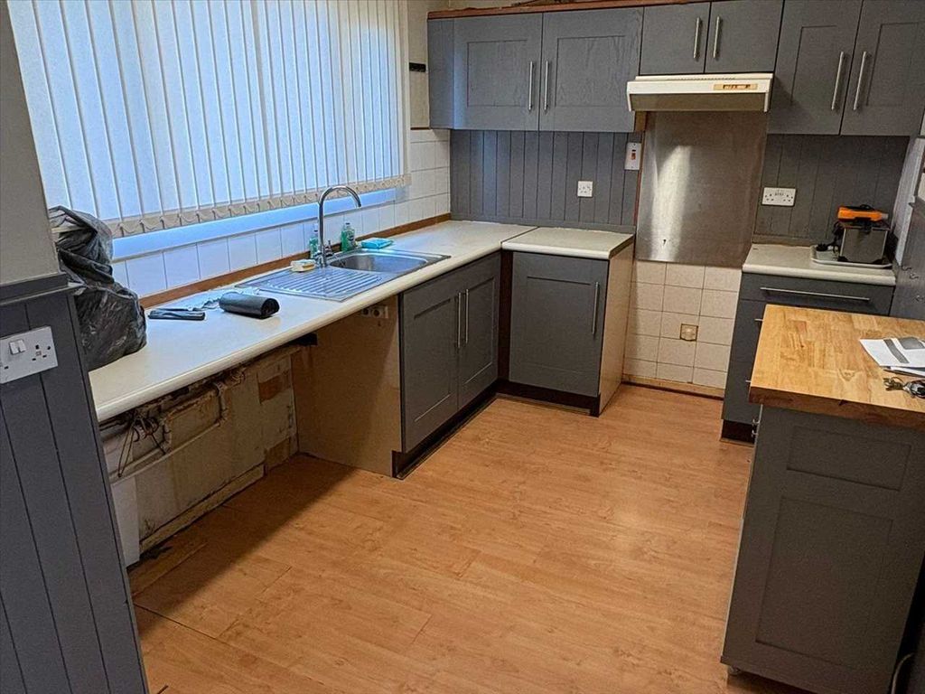 Property photo 3 of 5 Kitchen