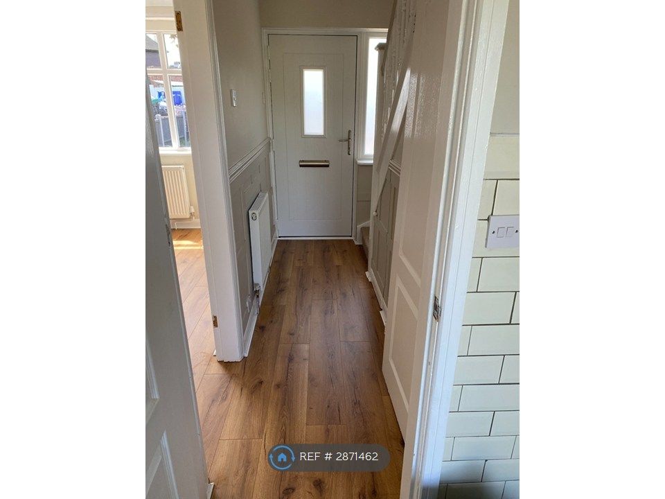 Property photo 3 of 17 Hallway