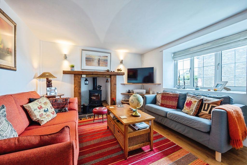 Property photo 2 of 12 Pbox-Img.Jpg