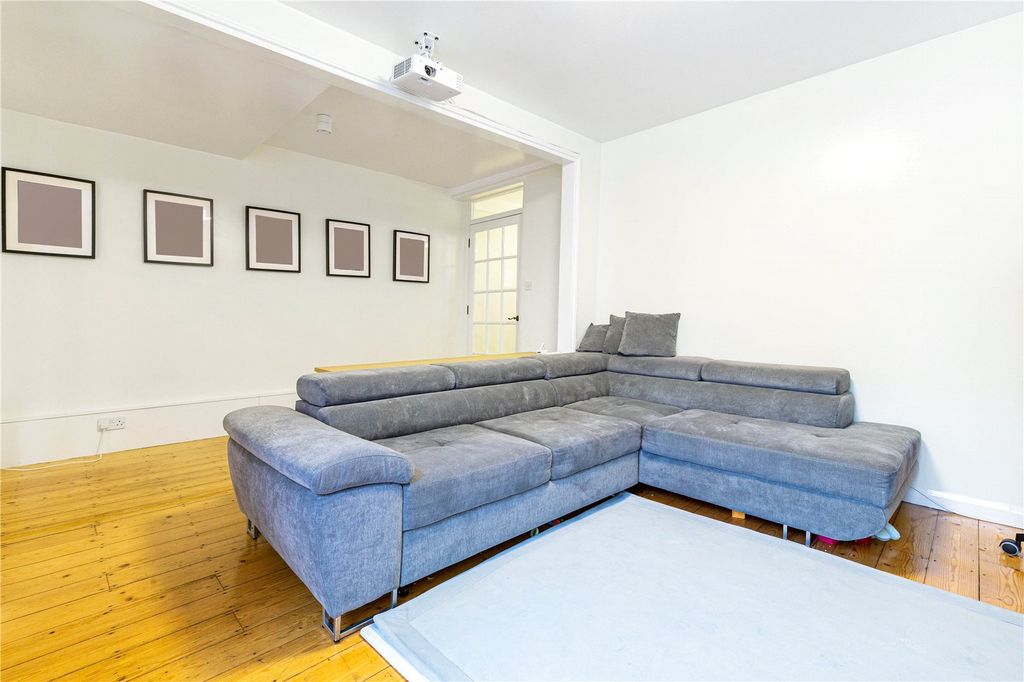 Property photo 2 of 13 Picture No. 19