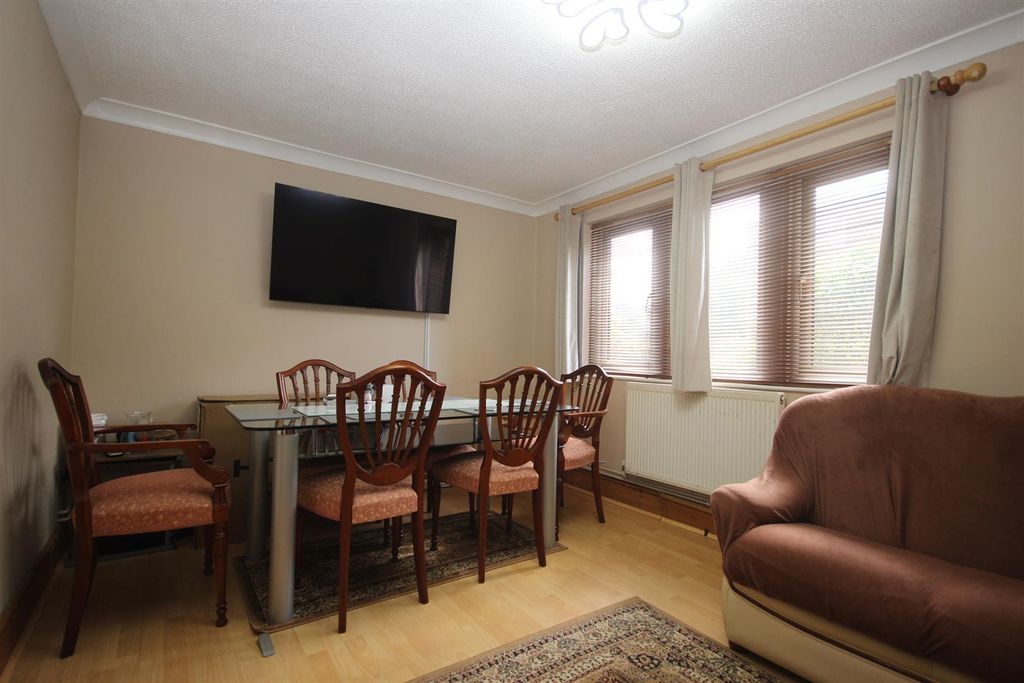 Property photo 2 of 11 Lounge/Diner