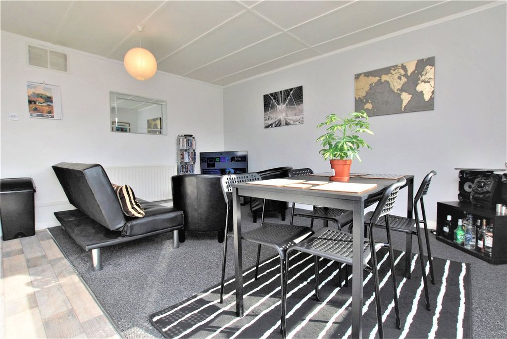 Property photo 2 of 11 Picture No. 04