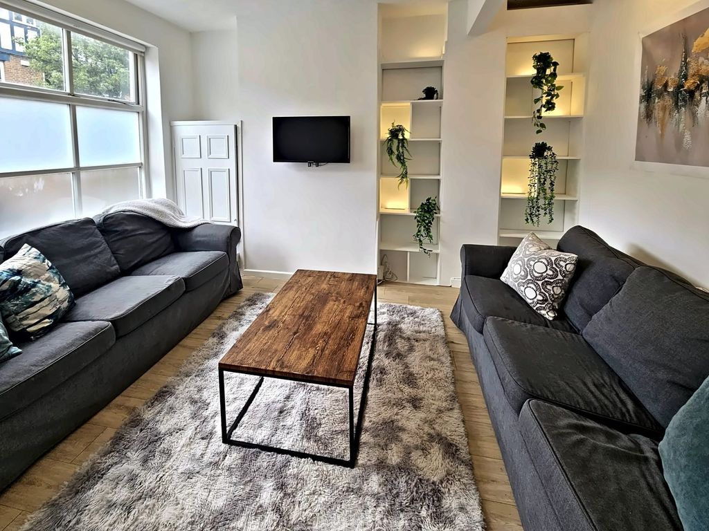 Property photo 2 of 18 Living Room