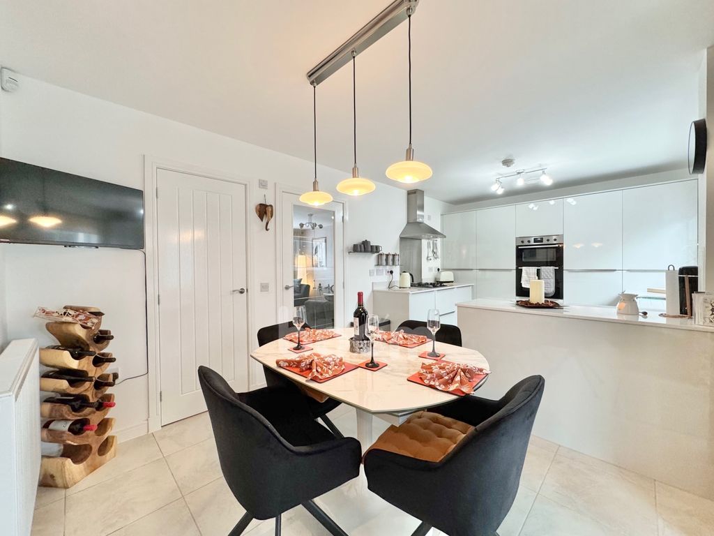 Property photo 3 of 39 Colville Crescent, Glengarnock Dining Kitchen