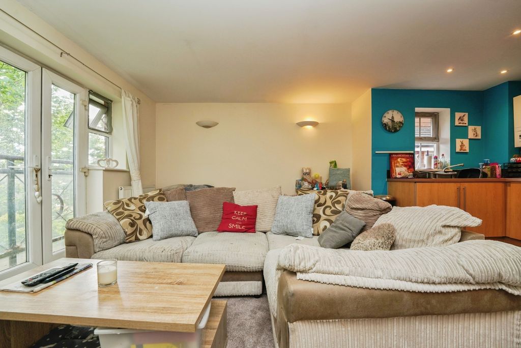 Property photo 3 of 15 Photo