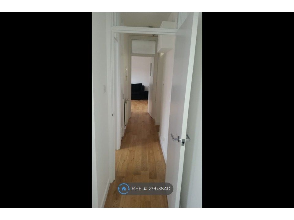 Property photo 3 of 9 Hallway