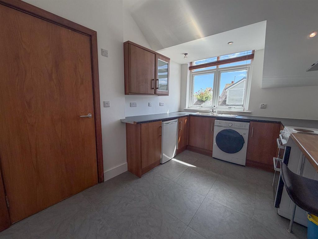 Property photo 3 of 6 Apt 27B Courtyard-4.Jpg