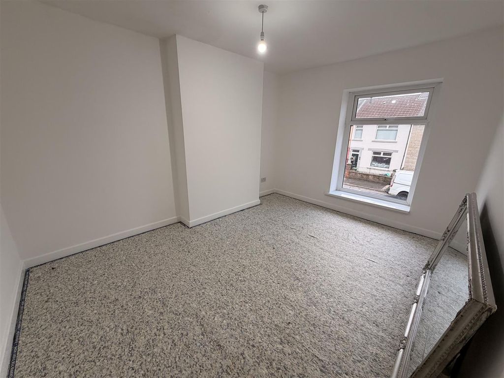 Property photo 2 of 7 Tempimagejjst1I.Jpg