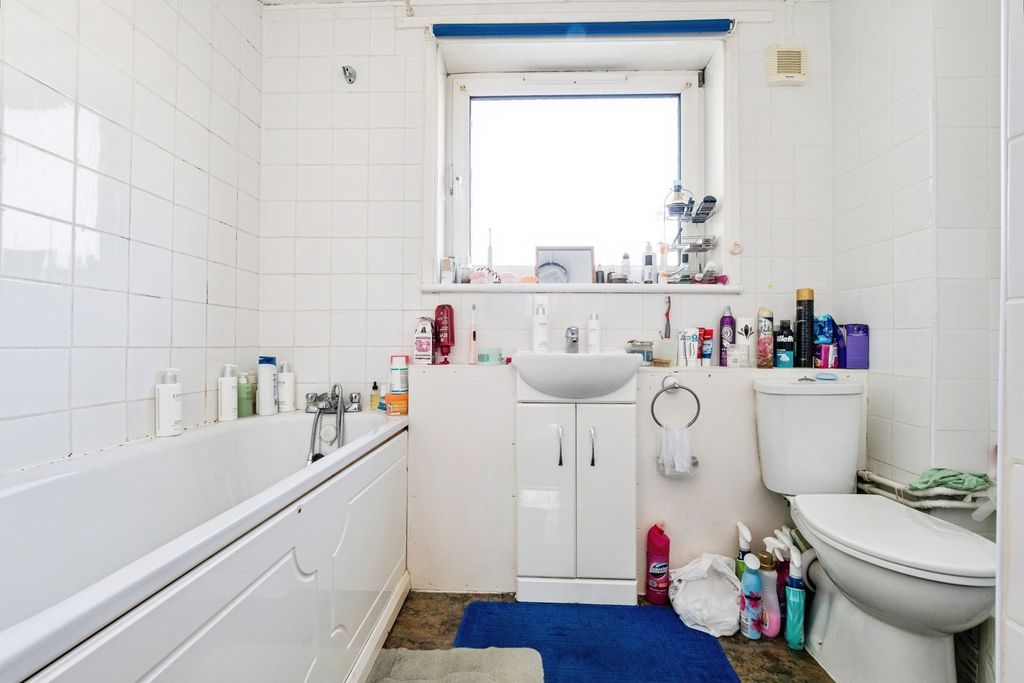 Property photo 3 of 5 Photo