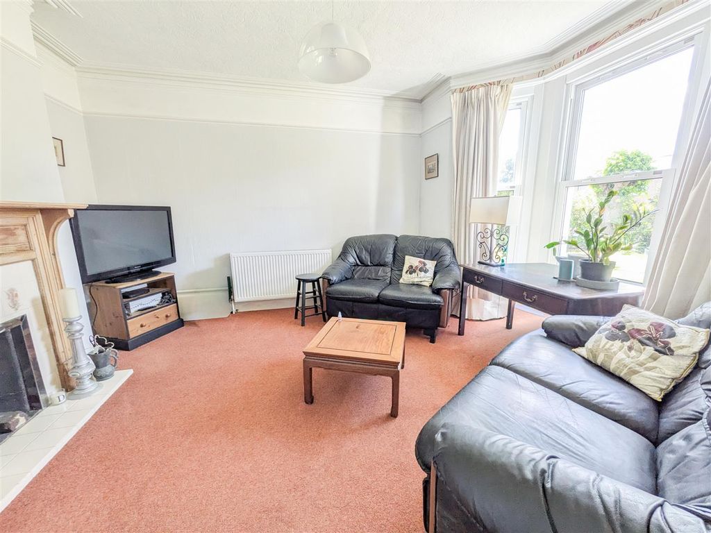 Property photo 2 of 24